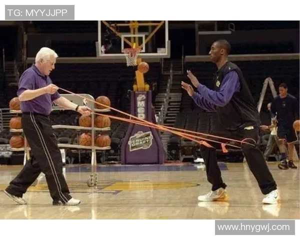 足球球星多年拼搏导致脚趾严重变形背后隐秘辛酸故事揭秘