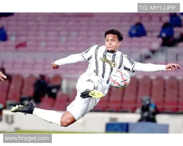 美足球巨星领衔队伍冲击世界杯荣耀展现个人才华与团队合作的完美结合 美足球巨星领衔队伍冲击世界杯荣耀展现个人才华与团队合作的完美结合