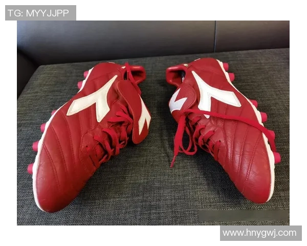 球星换鞋底的频率与原因揭秘为何他们频繁更换足球鞋底 球星换鞋底的频率与原因揭秘为何他们频繁更换足球鞋底